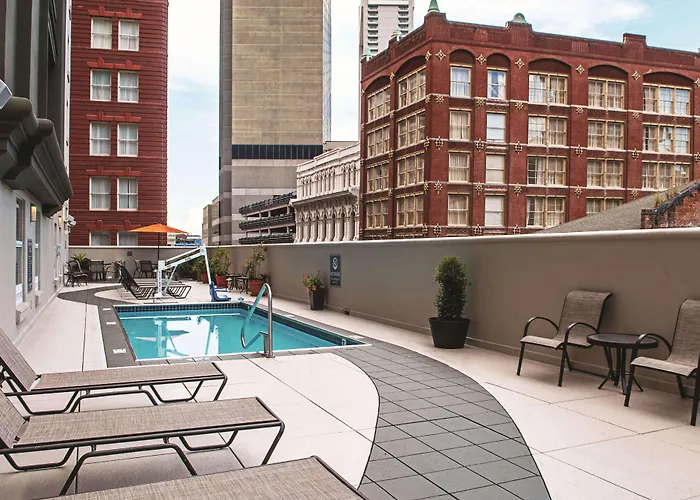 New Orleans Hotels with Jacuzzi